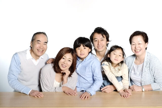 三世代の家族写真