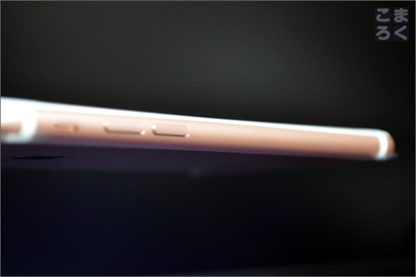 iPhone7ローズゴールドの本体左部の写真