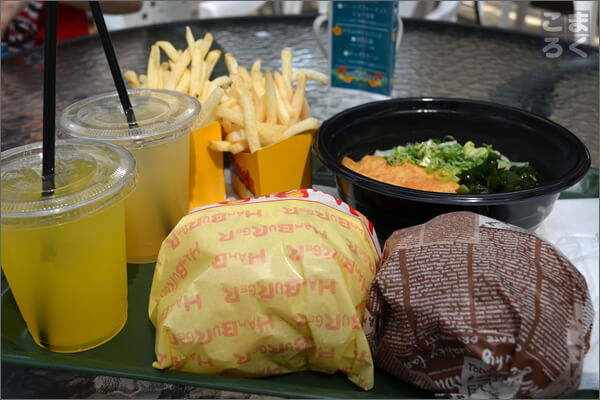 我が家のランチメニューはハンバーガーとうどん